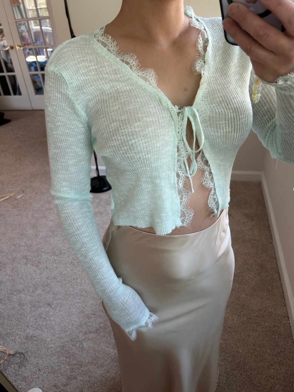 Lace trimmed cropped cardigan. XS/S